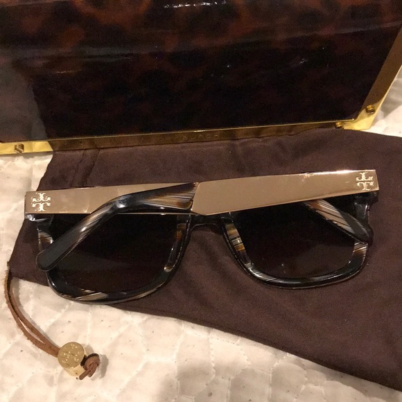 Tory Burch sunglasses (with case & bag!) - Picture 4 of 4